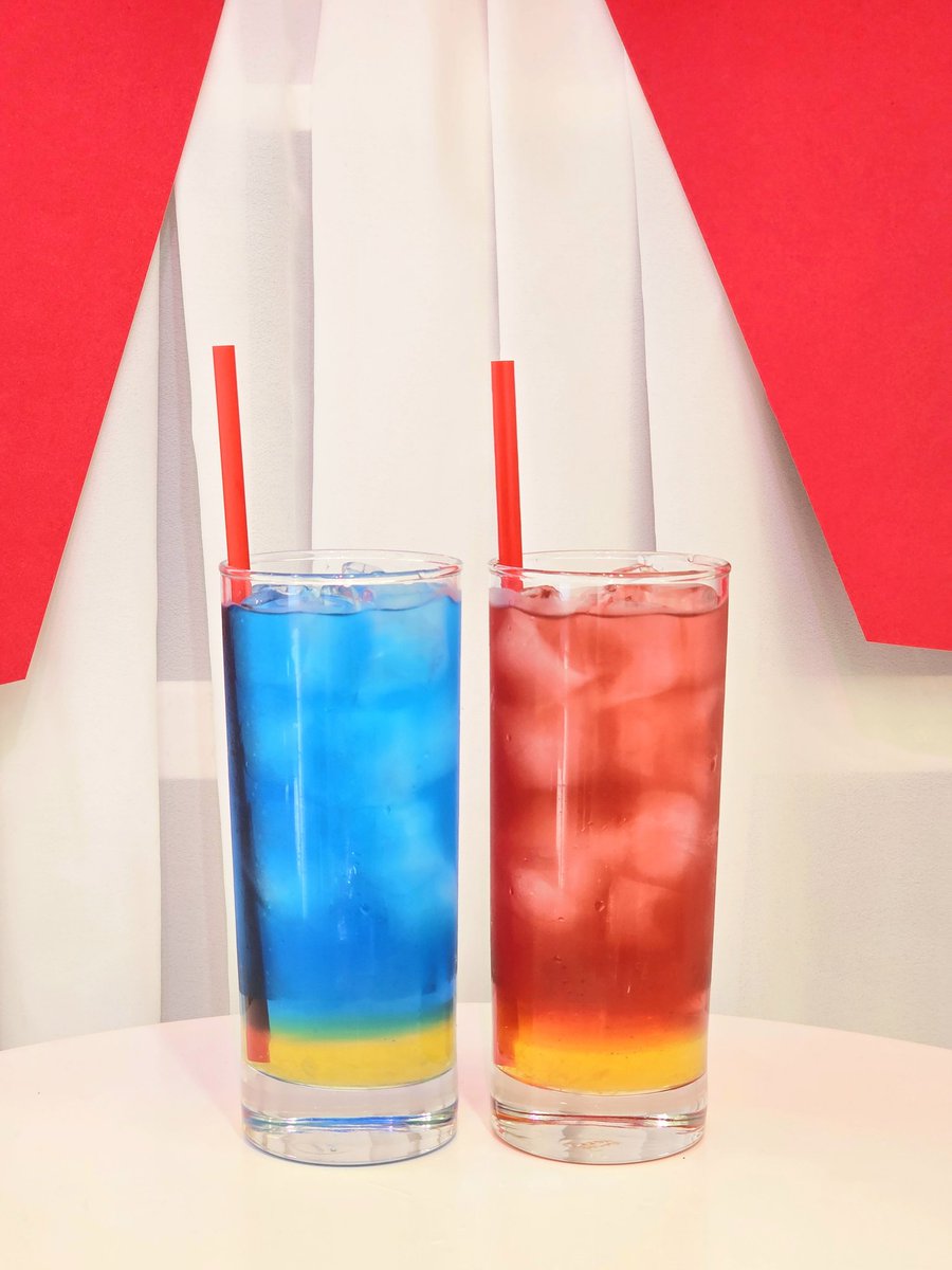 cafeoso_time's tweet photo. 눈으로 한 번, 맛으로 또 한 번 상큼함이 두 배 투톤 레몬에이드🍋💙❤️

#투톤레몬에이드 #컬러음료 #레몬에이드
#카페오소 #생일카페 #생카 #생일펍 #컵홀더 #데뷔카페 #응원카페 #홍대 #홍대생카 #무료대관 #이벤트카페 #이벤트 #버터쿠키 #디저트 #커스텀디저트 #커스텀음료 https://t.co/oUXbRi4n7I