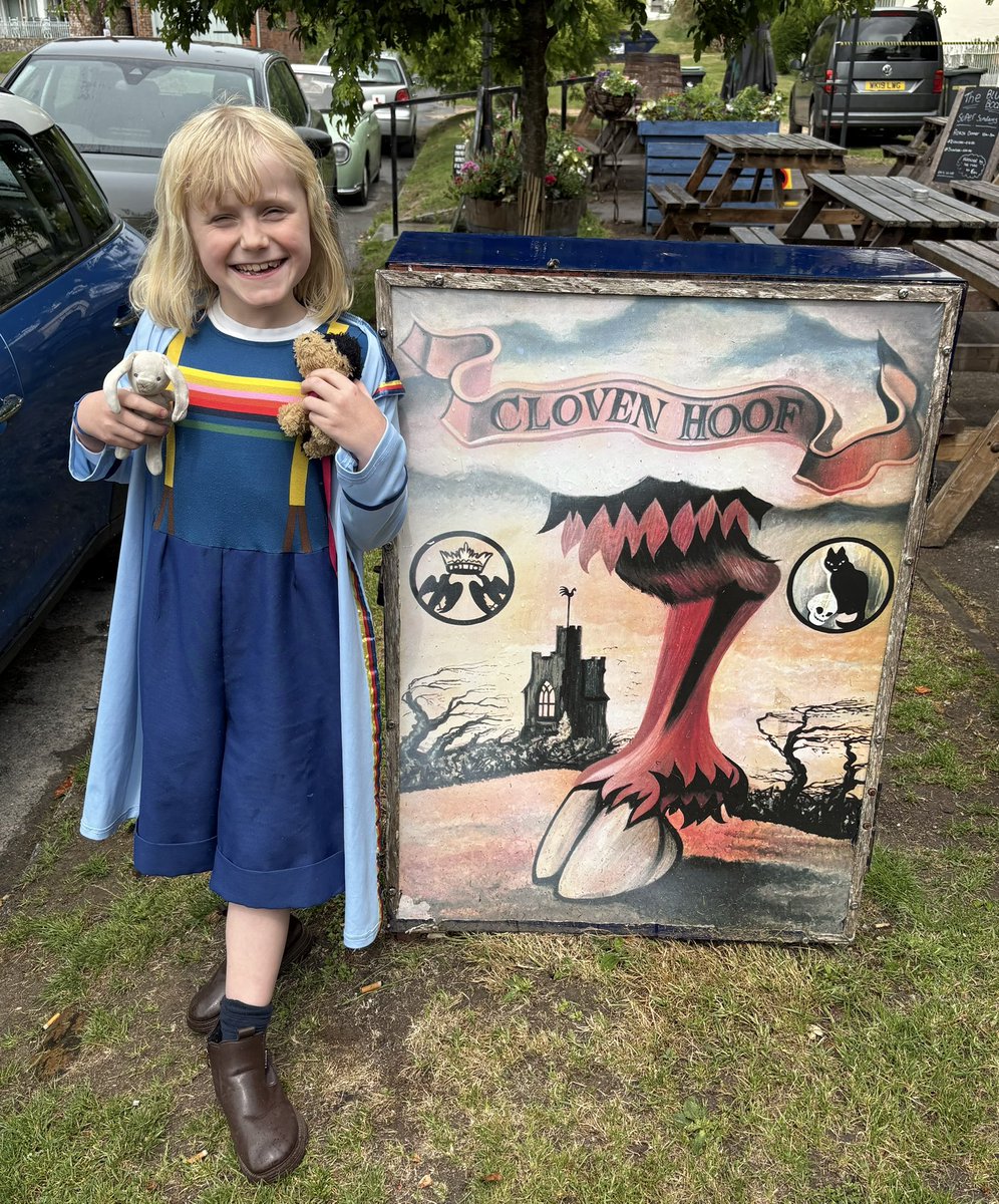 LittleWhoGirl's tweet photo. A few extra photos around Devils End / Aldbourne from yesterday in between rain showers!
Love this little village and the Doctor Who story set &amp; filmed here!
#DoctorWho #DevilsEnd #TheDaemons @HonaleeMedia https://t.co/eu2DtaI14A