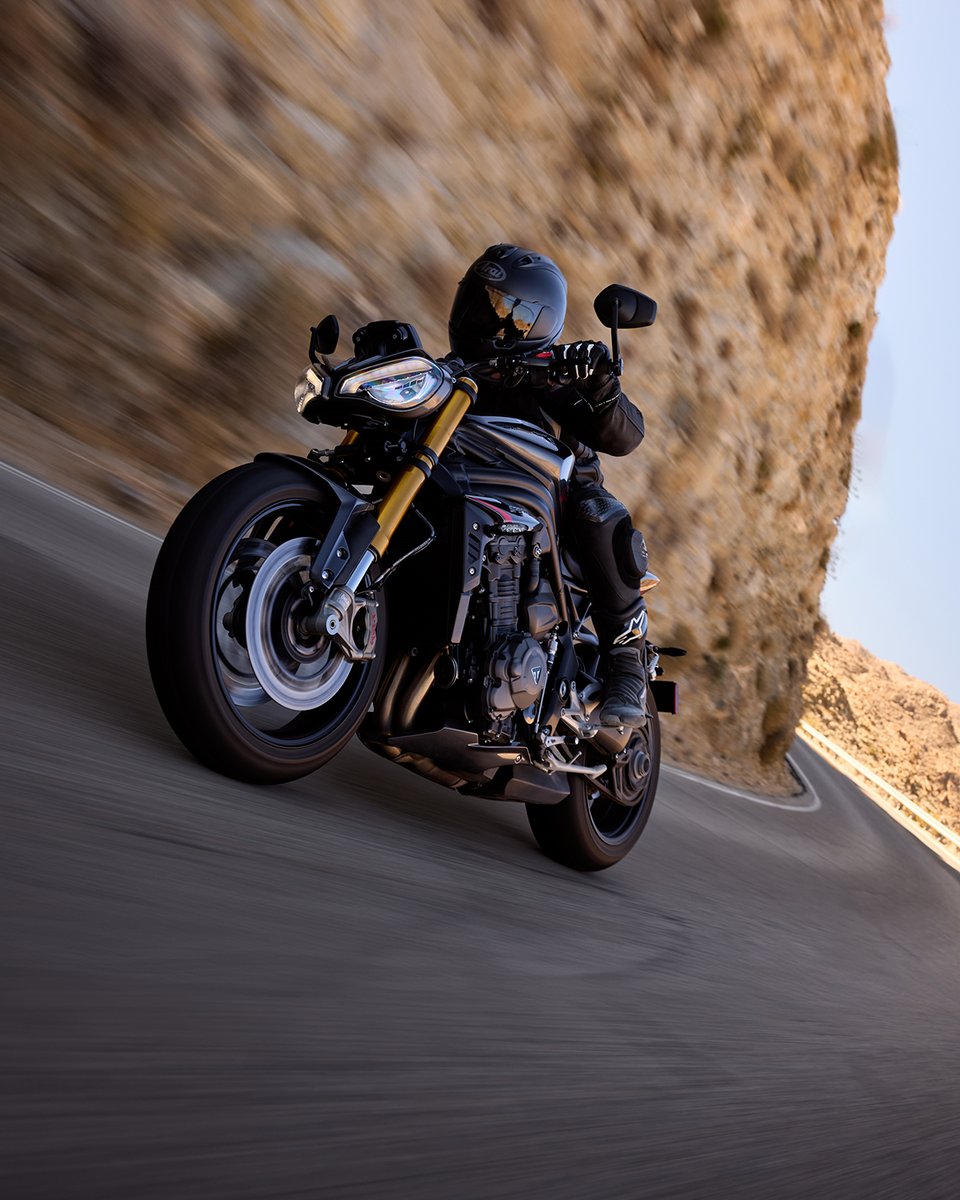 Déjate seducir por la Speed Triple definitiva: Aceleración trepidante, unas prestaciones adictivas y las mejores suspensiones electrónicas del mercado. Todo eso y mucho más, sin renunciar al diseño más icónico 🤩

Configura la tuya 👇
bit.ly/Config_SpeedTr…