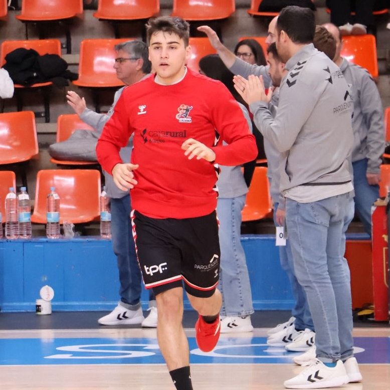 💚 No nos olvidamos de nuestros ex #CBMElche, tras un fin de semana de balonmano masculino de cara y cruz para sus actuales equipos, <a href="/BMHuesca/">Bada Huesca</a> y <a href="/BalonmanoBurgos/">Club Balonmano Burgos</a>.

🟩 <a href="/JFNolMeng/">Jose Fco. Nolasco</a>
🟩 <a href="/Chaarlyy_21/">Carlos Pérez Muñoz</a>
🟩 <a href="/IanMoya4/">Ian Moya</a>

😊 Enhorabuena por la permanencia en la élite y por llegar a semifinales