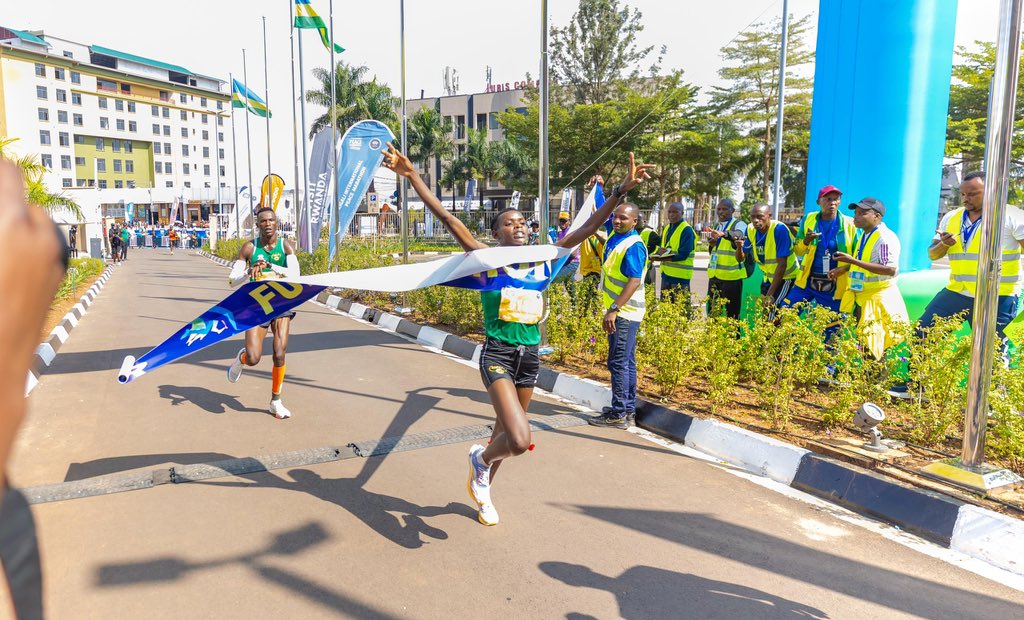 Umunyarwandakazi Florence Niyonkuru ni we wegukanye Umudali wa Zahabu 🥇muri Half Marathon mu Cyiciro cy'Abagore muri #KigaliMarathon2025