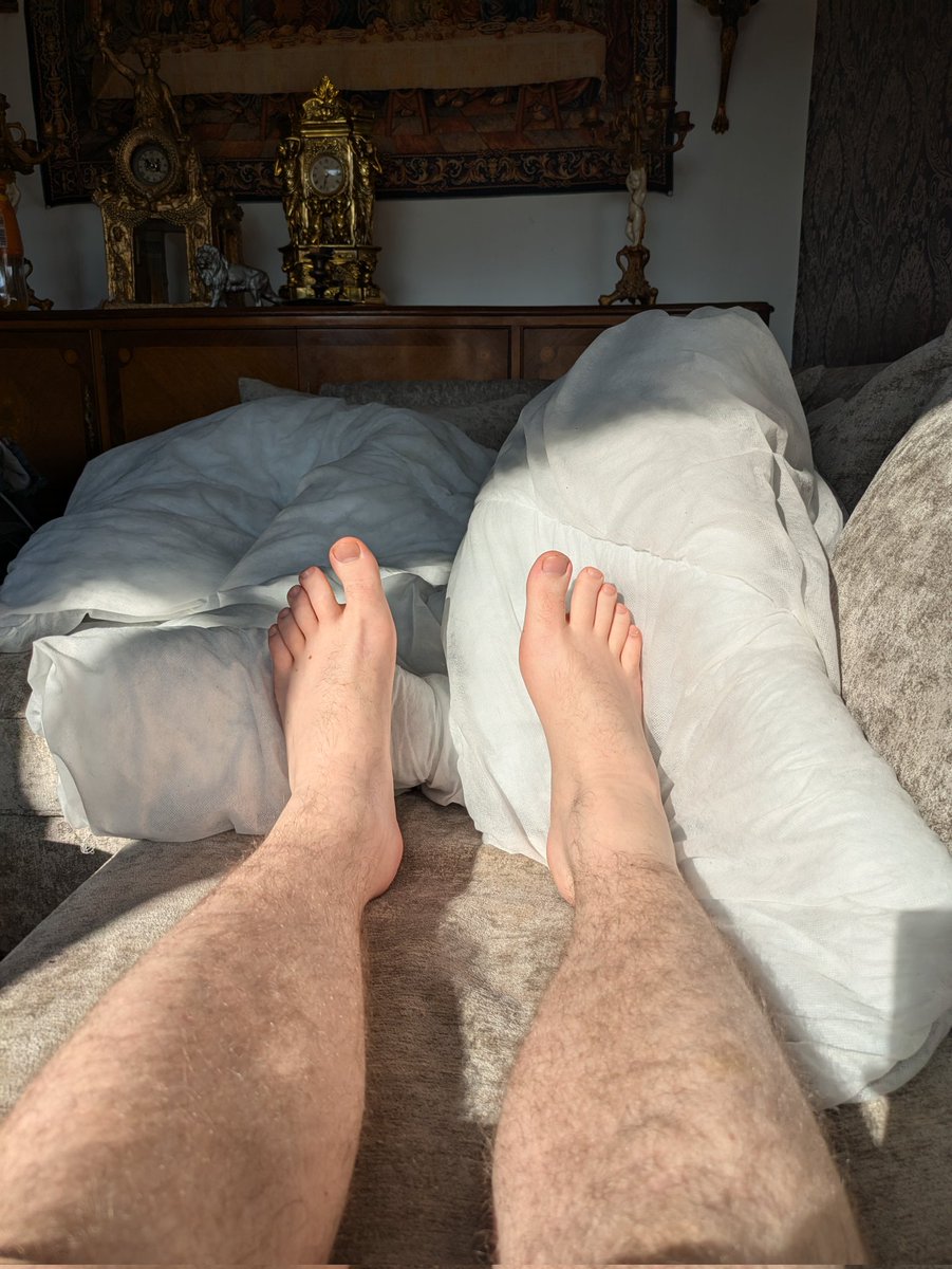 ryan_hunterX's tweet photo. Worship my feet? https://t.co/3HYQPXS0CC