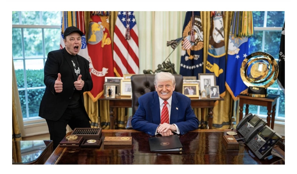 İki geri zekalının kavgasından daha eğlenceli bir şey olabilir mi. Arkamıza yaslanalım ve 21 yüzyıl tragedyasını hep beraber izleyelim. Kuşkusuz ki bunda da sizin için hayırlar vardır