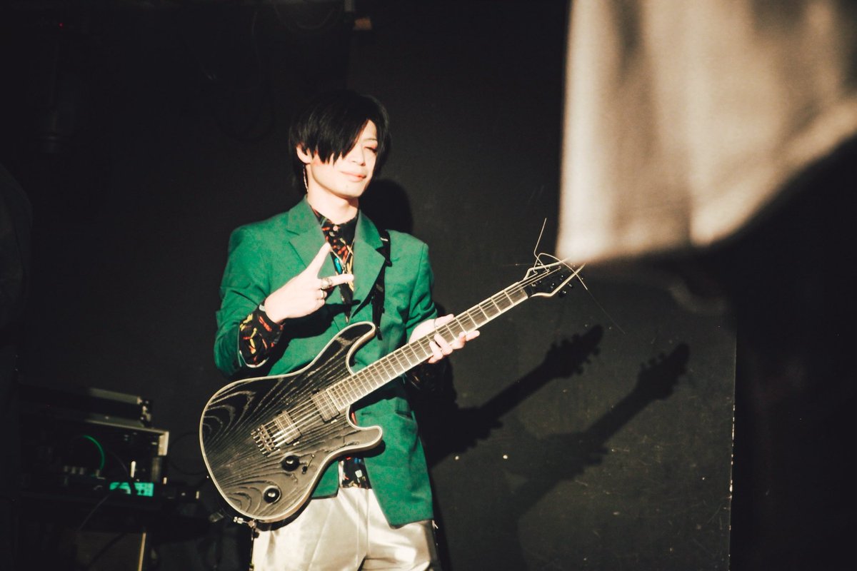 Hatemyself_h's tweet photo. つくばパークダイナーありがとうございました!
イヤモニ事故ってほぼ自分の音が聞こえませんでしたが楽しい夜でした。
全バンド凄まじかった!
📸@saitougig
#ワンラス
#OneLastStand
#海鮮丼 https://t.co/dwV7IOLKif