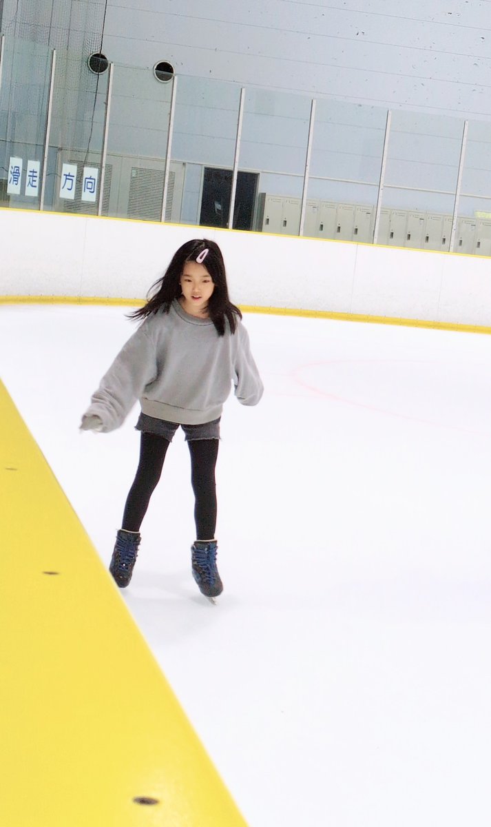 marumoru9212's tweet image. こんばんまる🌙
スケートに行ってきたよ⛸️スケートめっちゃ楽しい〜🎶習いたいくらい〜💕（テニス習い始めたばかりなのにー🎾）←気が多いまるちゃん🥰
従姉妹がジュニアのスケート大会で優勝したから、感化されたかなー😀
#スケート