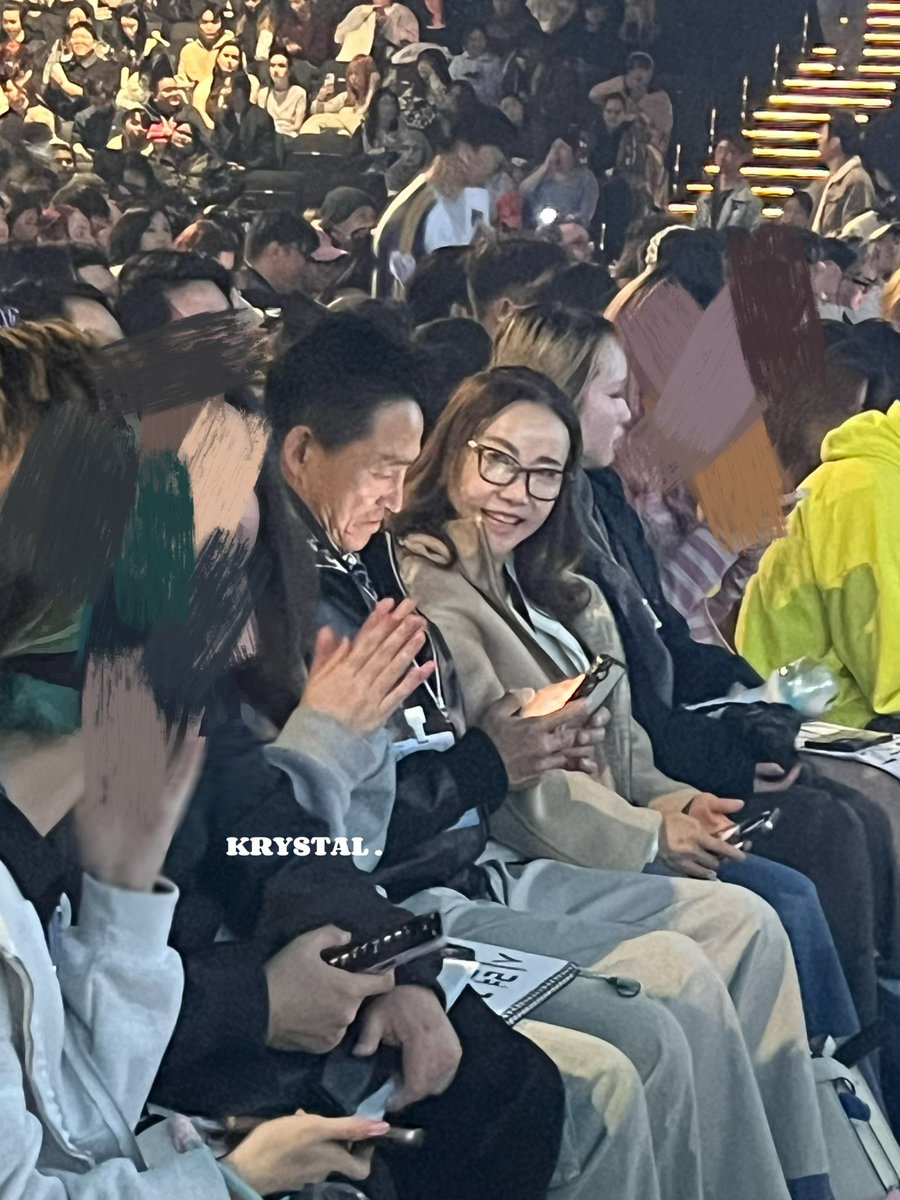 SKZ Bang Chan's parents attends NMIXX's fan concert in Sydney today!
