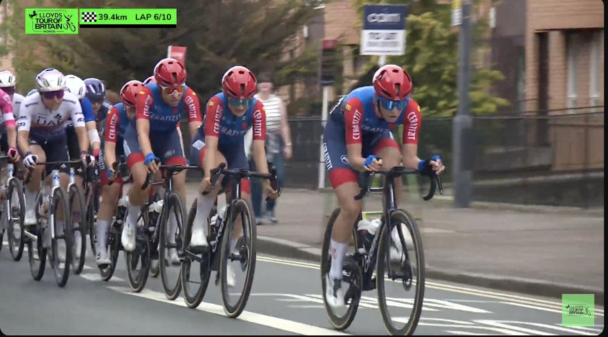 All aboard the <a href="/KristynaBurlova/">Kikča</a> train 🚂

Another sprint this lap!

#ToBW