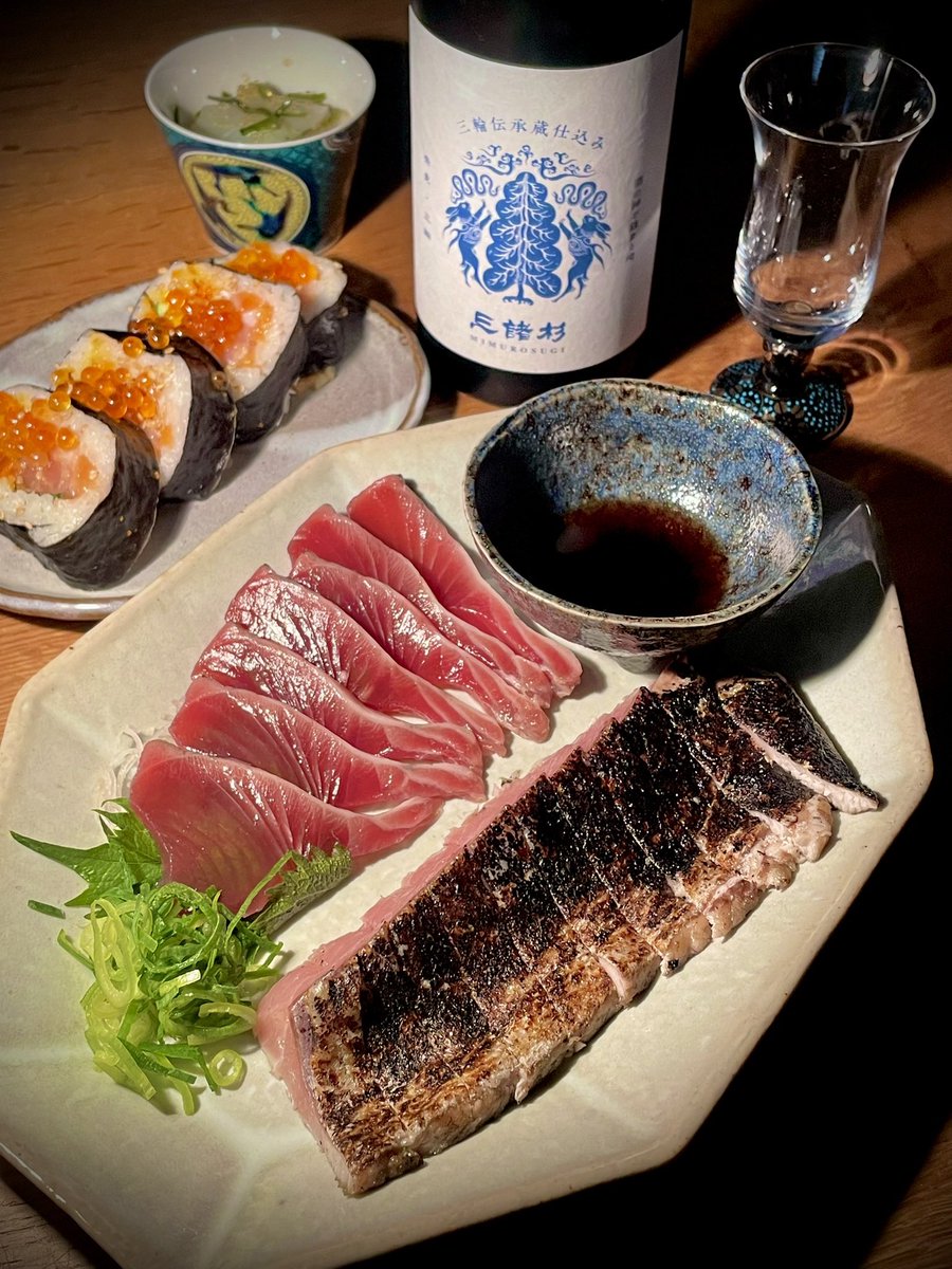 晩酌は三諸杉 🍶

合わせるのは
カツオの刺身に海鮮巻き

#晩酌 #おうちごはん #日本酒 #三諸杉 
#料理好きな人と繋がりたい #すし 
#日本酒好きな人とつながりたい