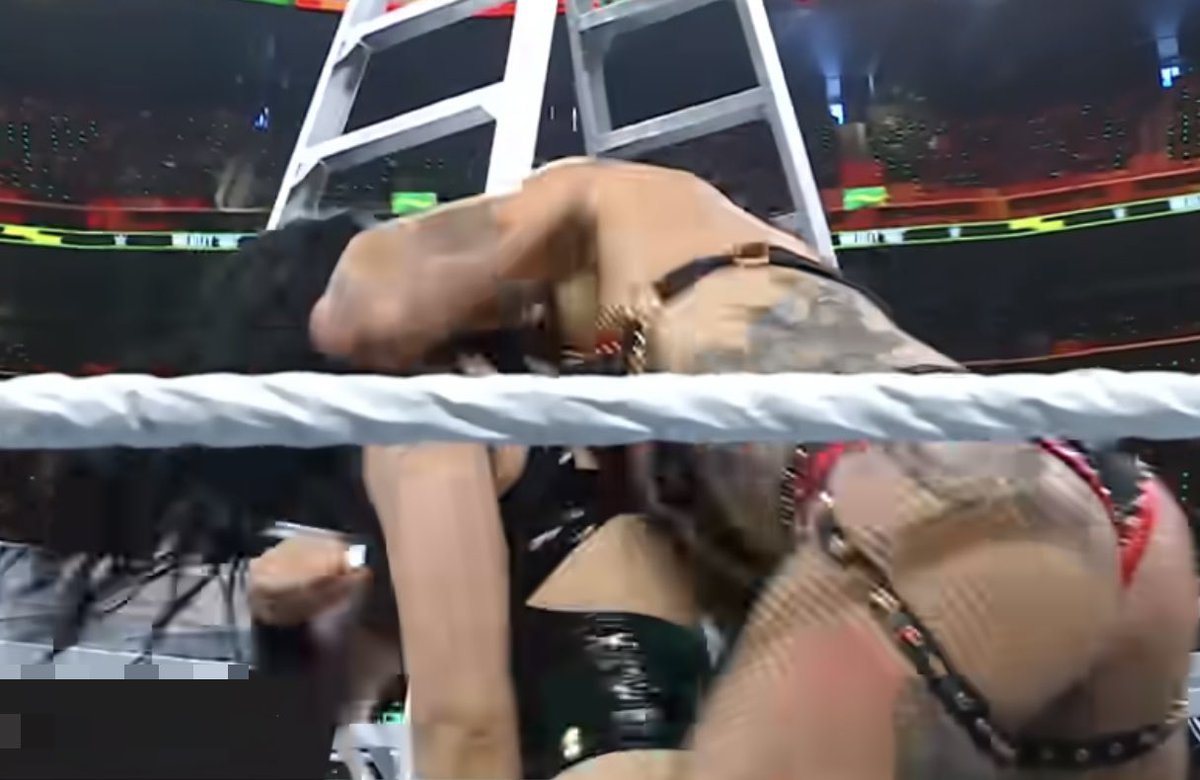 c3690459's tweet image. Rhea’s Got A Big Bruise On Her Leg😬I Bet She’s Got Plenty More Aswell ❤️‍🩹
#MITB2025