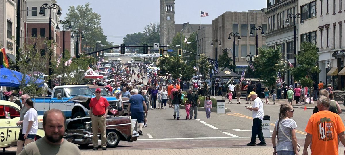 MKishman's tweet image. Enjoyed lunch at the @CantonGreekFest and then headed to the Massillon Car Show. A beautiful day out in the district. #OH50