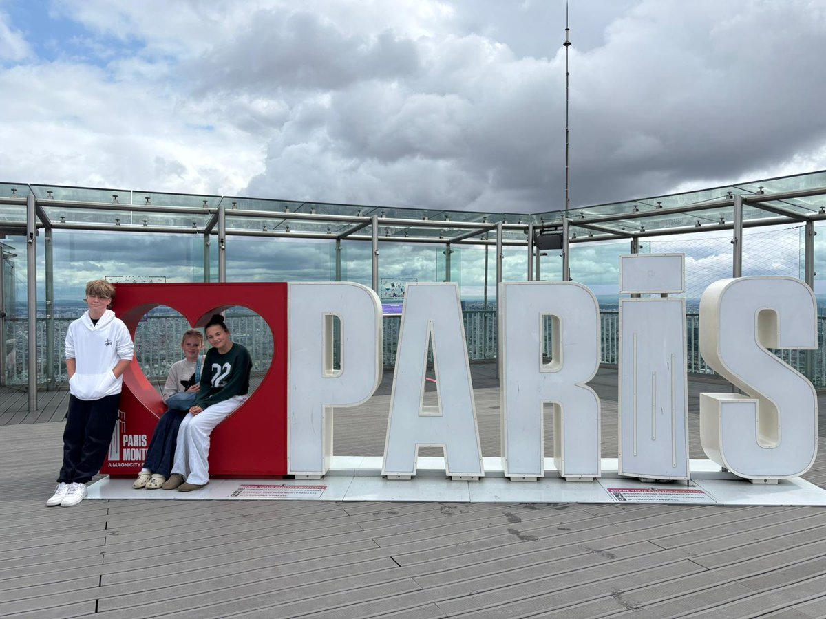 Boarders on their trip in Paris
