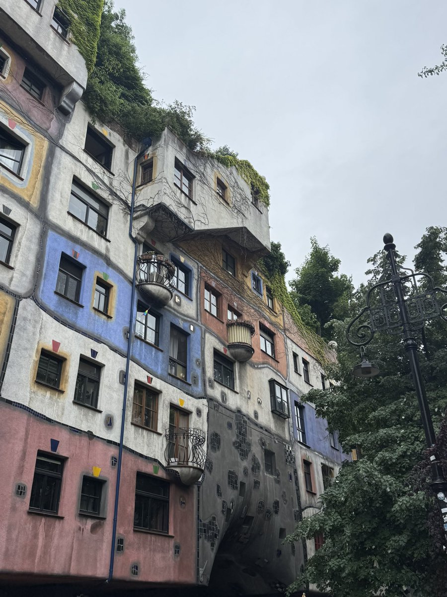 thomrosenhagen's tweet photo. Wien Innenstadt bei Regen… so ein bisschen #Hundert #Wasser …😜😂 https://t.co/YWr5M8m9TQ