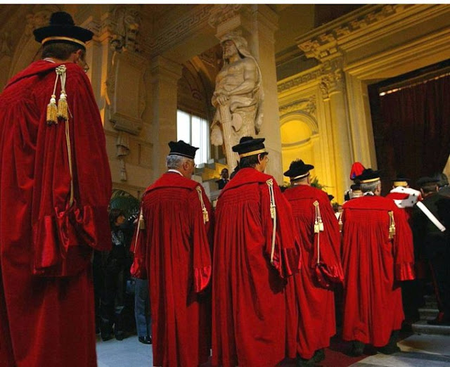 viaggrego's tweet photo. #Storicamente i #Referendum vengono #Traditi anche quando #passano a #Maggioranza . #Ricordate quello sulla #Responsabilita' #Civile dei #Giudici ? Nonostante la #Vittoria dei #SI , oggi, continuano a #Non #Pagare ! Ergo andate al #Mare ! Leggi Qui: https://t.co/sGCiuATTyi https://t.co/B6z25Nbpnk