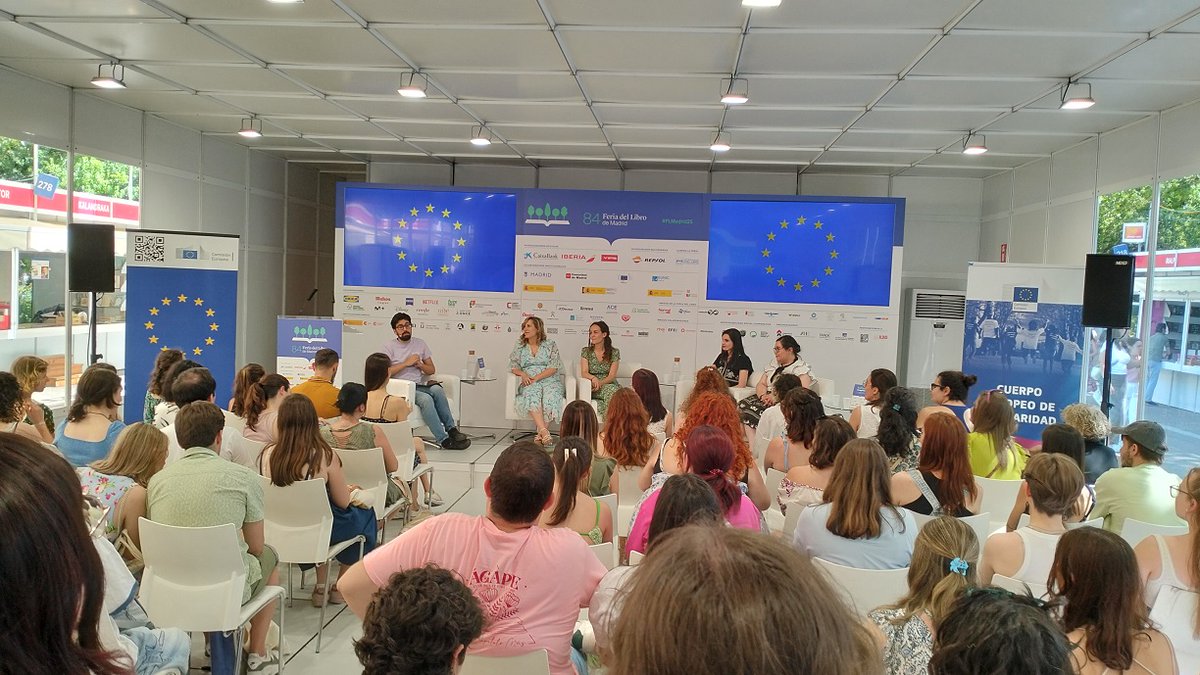 Déborah F. Muñoz (@deborahfmunoz) on Twitter photo Me sentí identificada en la charla de autoras de fantasía ayer. No estoy sola, todas tenemos las mismas problemáticas...
En esta entrada, cuento de qué se habló:
escriboleeo.blogspot.com/2025/06/charla…
Todo: <a href="/LitConMadrid/">Lit Con Madrid</a> (<a href="/FLMadrid/">Feria del Libro de Madrid</a>): Belén Martínez, <a href="/maggeena/">Marina Tena Tena 🐝 Sugar and caffeine</a>, <a href="/iriayselene/">Iria y Selene</a> y <a href="/NoaTheBlackRose/">Noa Rose</a> Me sentí identificada en la charla de autoras de fantasía ayer. No estoy sola, todas tenemos las mismas problemáticas...
En esta entrada, cuento de qué se habló:
escriboleeo.blogspot.com/2025/06/charla…
Todo: <a href="/LitConMadrid/">Lit Con Madrid</a> (<a href="/FLMadrid/">Feria del Libro de Madrid</a>): Belén Martínez, <a href="/maggeena/">Marina Tena Tena 🐝 Sugar and caffeine</a>, <a href="/iriayselene/">Iria y Selene</a> y <a href="/NoaTheBlackRose/">Noa Rose</a>