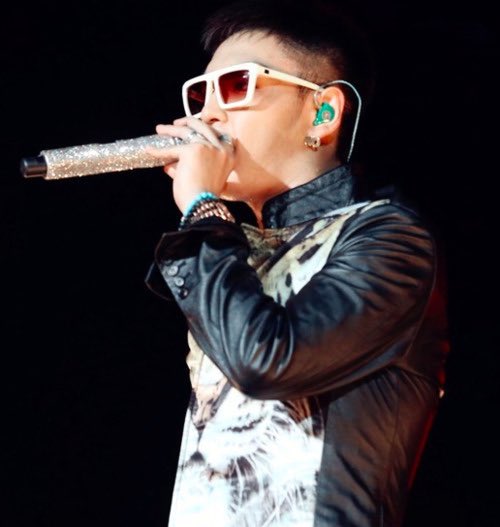 the way ji said that teal is the kind of color he loves is fucking w my brain so bad bc his matching chrome hearts bracelet w hyunie is the exact same color
