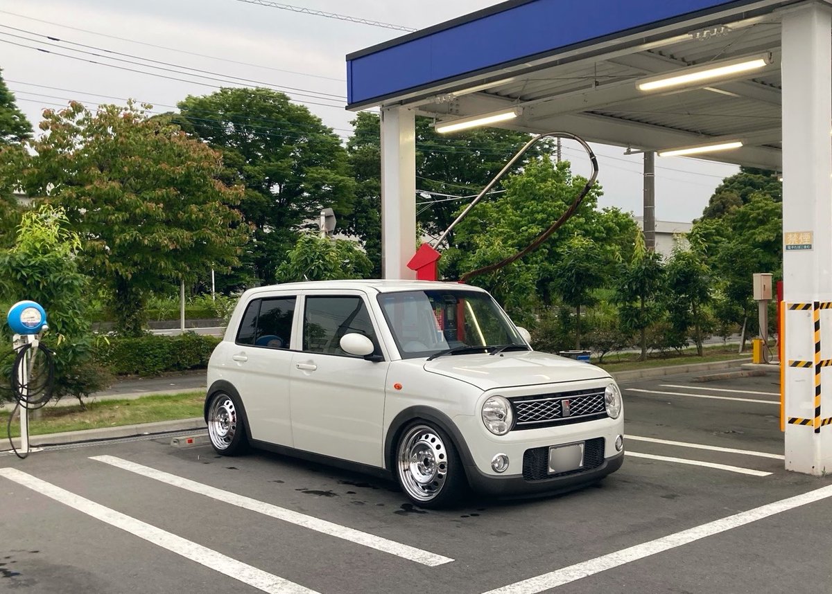 久々にこの姿に戻した
ホイールは磨いてピカピカで気持ちがいいが、乗り心地が走る拷問器具過ぎる