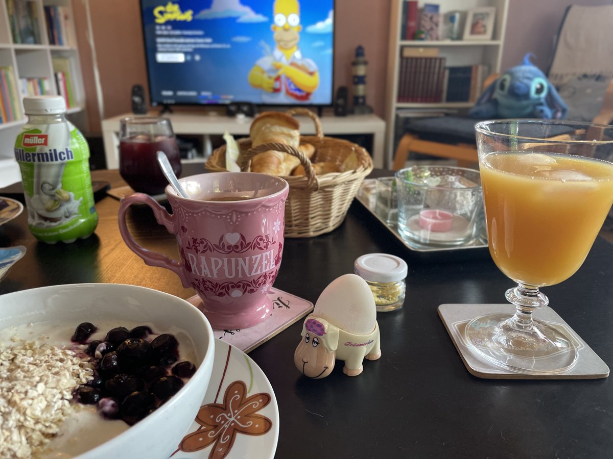 Ein typischer Sonntag im Hause Nachttreue 🫠

Etwas verspätetes, gemütliches Frühstück ☕️ 

Und, was ist euer Aufreger des Tages?

#SundayMood #FirstCoffee