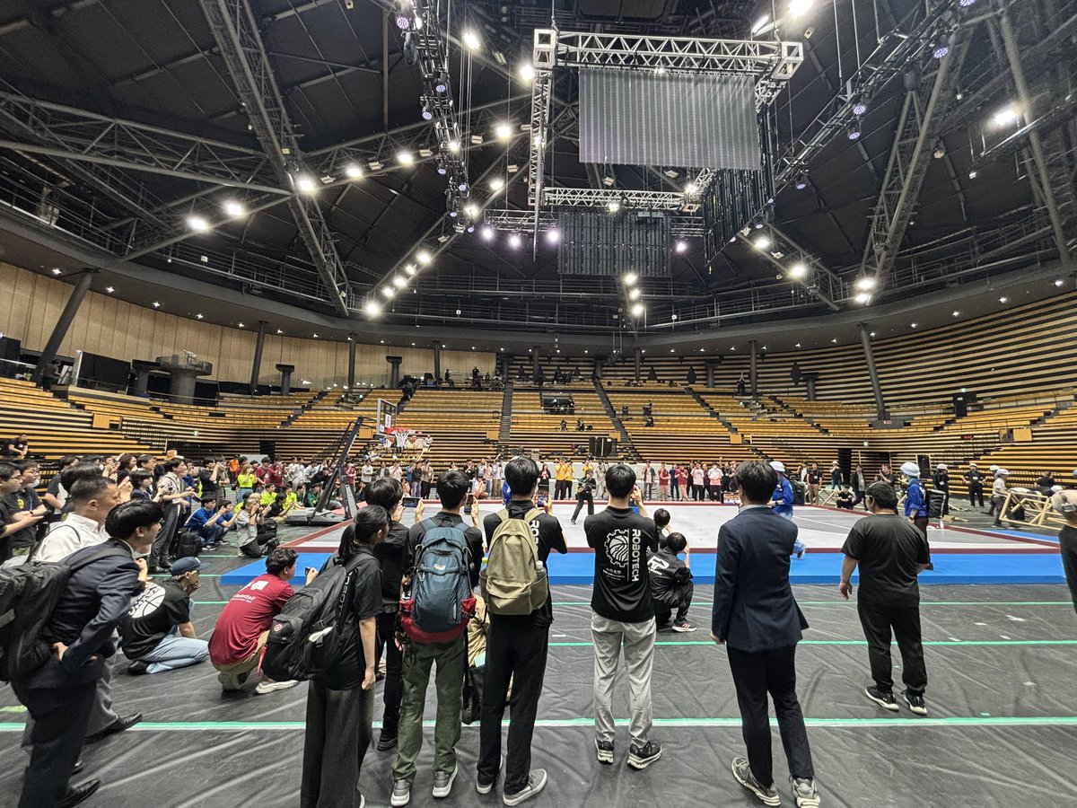 OfficialRobocon's tweet image. 【学生ロボコン】
技術交流会スタートしました🛠️
ただいま、豊橋技術科学大学がデモンストレーション中🤖
引き続けライブでも配信中🎥
質問は #学生ロボコン をつけてXに投稿してくださいね📨