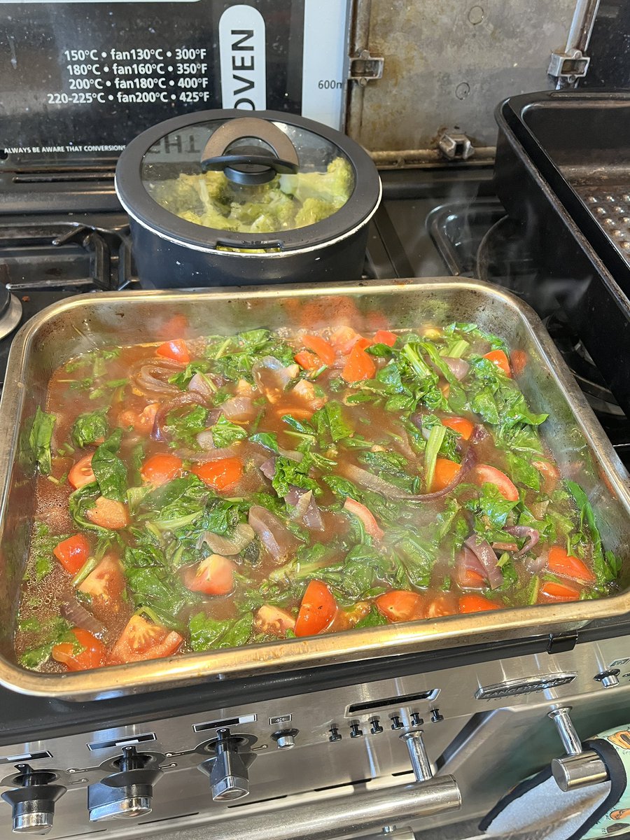💥Take a lamb shoulder, give it a good rub down with a blend of citrus and spice and then let slow cook for a couple of hours finished with tomatoes and spinach! Enjoy! 😊 

💫🌟 Recipe: vm.tiktok.com/ZNdSgLFEN/

#WilkoCooks #Homemade #SundayDinner #Lamb #FYP #TwitterSupperClub