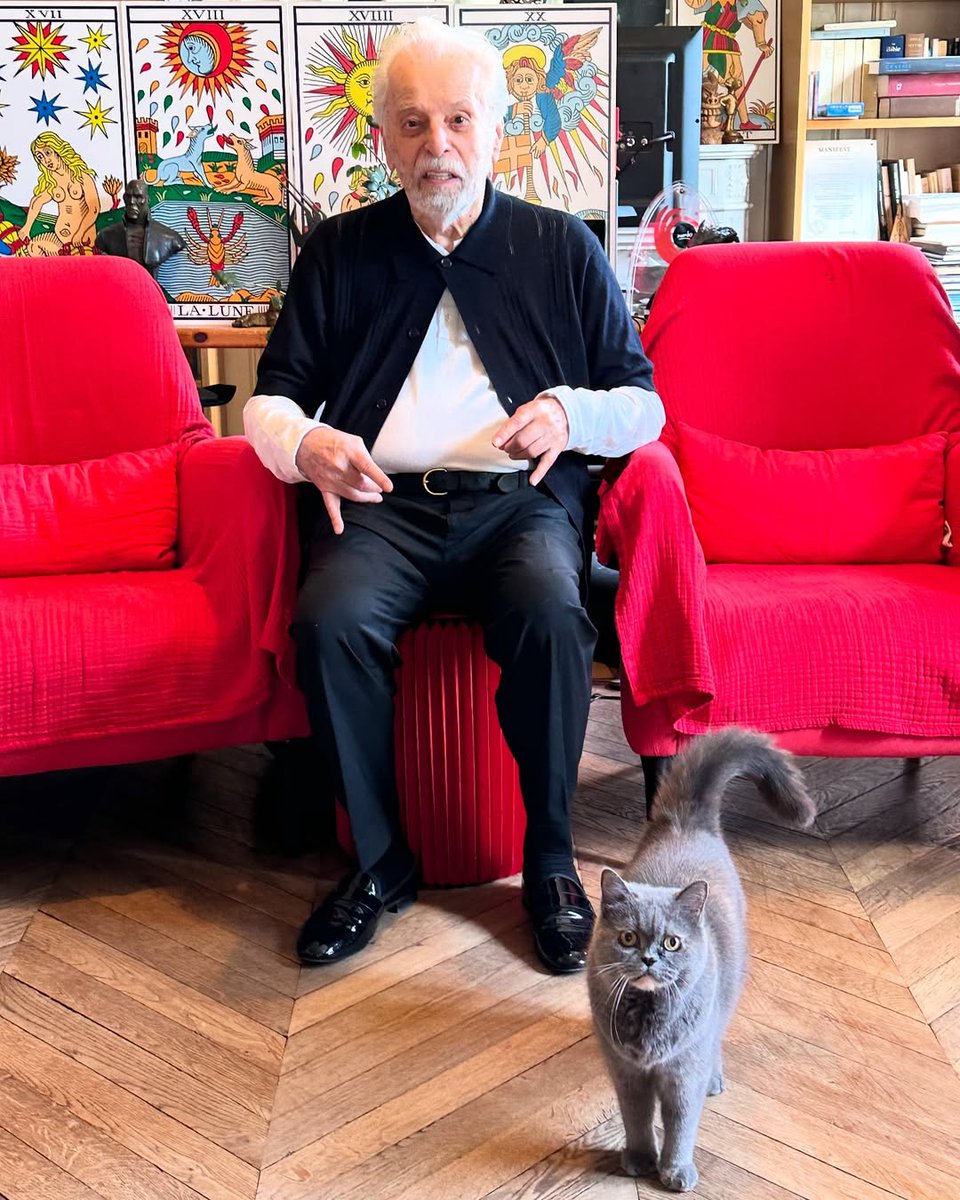 Hoy domingo, mi día se descanso, se resume en un grito : ¡AQUÍ!
Lo que aquí soy
es todo lo que soy.

1. Soy libre de todo
incluso de mi mismo.

2. Sin nombre sin edad
desaparecer
en lo impensable.

3. Busca en ti
no busques en los otros.
El que te enseña te engaña.

4. Con