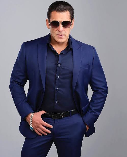 SALMAN KHAN in his downfall, Worst received Trailer, Music and SUPER BAD REVIEWS - 30cr net Opening💥

#Housefull5 with 19 ACTORS- literally half of Bollywood - 24cr net Opening ! 

Literally even in his downfall, <a href="/BeingSalmanKhan/">Salman Khan</a> is BIGGER THAN HALF OF BOLLYWOOD 🛐🙏🏻