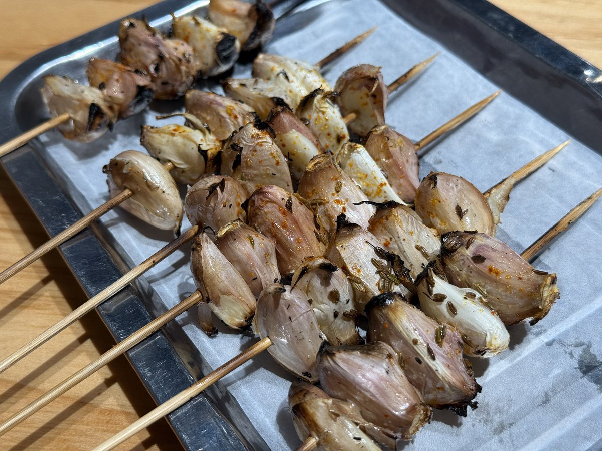 3块钱一串，牛街的肉，碳烤，在北京真少见了。