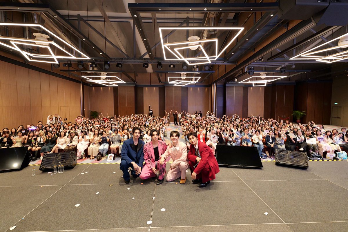 zoomdara_online's tweet image. “ปอนด์ - เอิร์ธ - แม็กกี้ - บาส” ลัดฟ้าบุกมาเก๊า จัดเต็มแฟนมีต “FOUREVER YOU FAN MEETING IN MACAU”
 
🔗 facebook.com/share/19LxYuBv…

#StudioWabiSabi #FoureverYouProject #PondEarth #MaxkyBas
#pondponlawit #cooheart 
#maxky_rp #บาสเด็กอ้วนที่แท้จริง