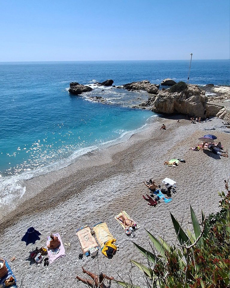 🌊 La #Liguria stupisce con angoli di paradiso affacciati sul mare

🏖️ Come la spiaggia delle uova ai Balzi Rossi di #Ventimiglia inserita in un recente articolo del canale televisivo TGcom24 di Mediaset dove vengono elogiate sei spiagge liguri

 📸 @visitventimiglia
