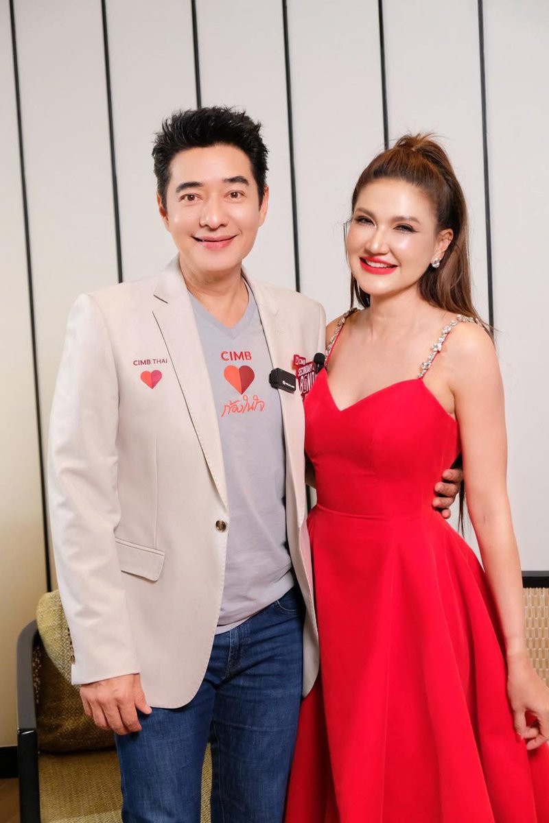 เวลาทำอะไรพี่ทั้ง2คนไม่ได้เลย  สวยหล่อ อมตะ จริงๆ   <a href="/AnnSirium/">ann sirium</a>  

พี่สาวชุดแดงสวยจริงๆ 😍😍

#แอนสิเรียม 
#annsirium 
#kongsaharat