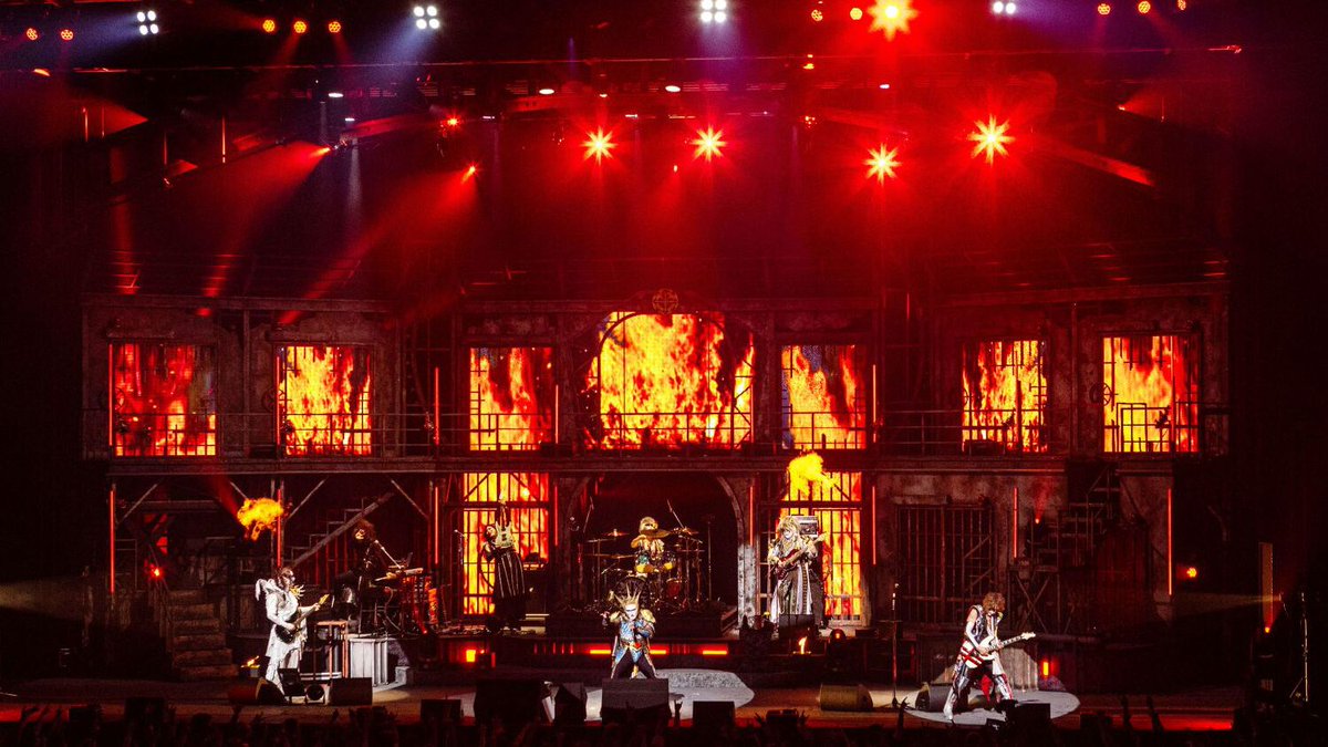 ７月２日、聖飢魔IIがCD盤の大教典『Season II』発布、全14曲を収録。ツアー・ファイナル公演も発表。
youngguitar.jp/news/seikimats… 

ヤング・ギターWEBニュース