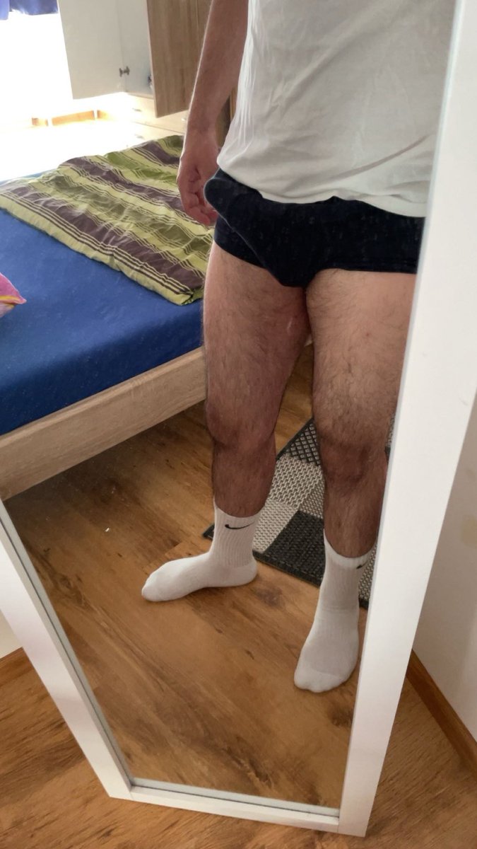 Valaki szeged környéke. RT ha lehúznád 😁
#bulge #socks #bigdick #hungarygay #gays #gay #hungariangay
