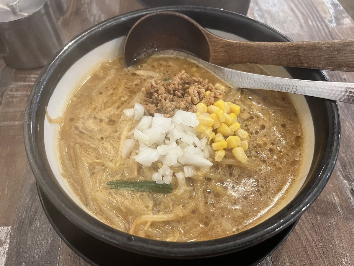 ねこへいの猫介 (@nekosuke_burger) on Twitter photo 味噌ラーはやっぱりここや!
(昨日のライブの〆ラーメンで〆らなかったので、これで〆とす)
これを超える味噌ラーあるんかな。
今日は通って貯まったポイントで、この味噌ラー500円でいただきました🍜 味噌ラーはやっぱりここや!
(昨日のライブの〆ラーメンで〆らなかったので、これで〆とす)
これを超える味噌ラーあるんかな。
今日は通って貯まったポイントで、この味噌ラー500円でいただきました🍜