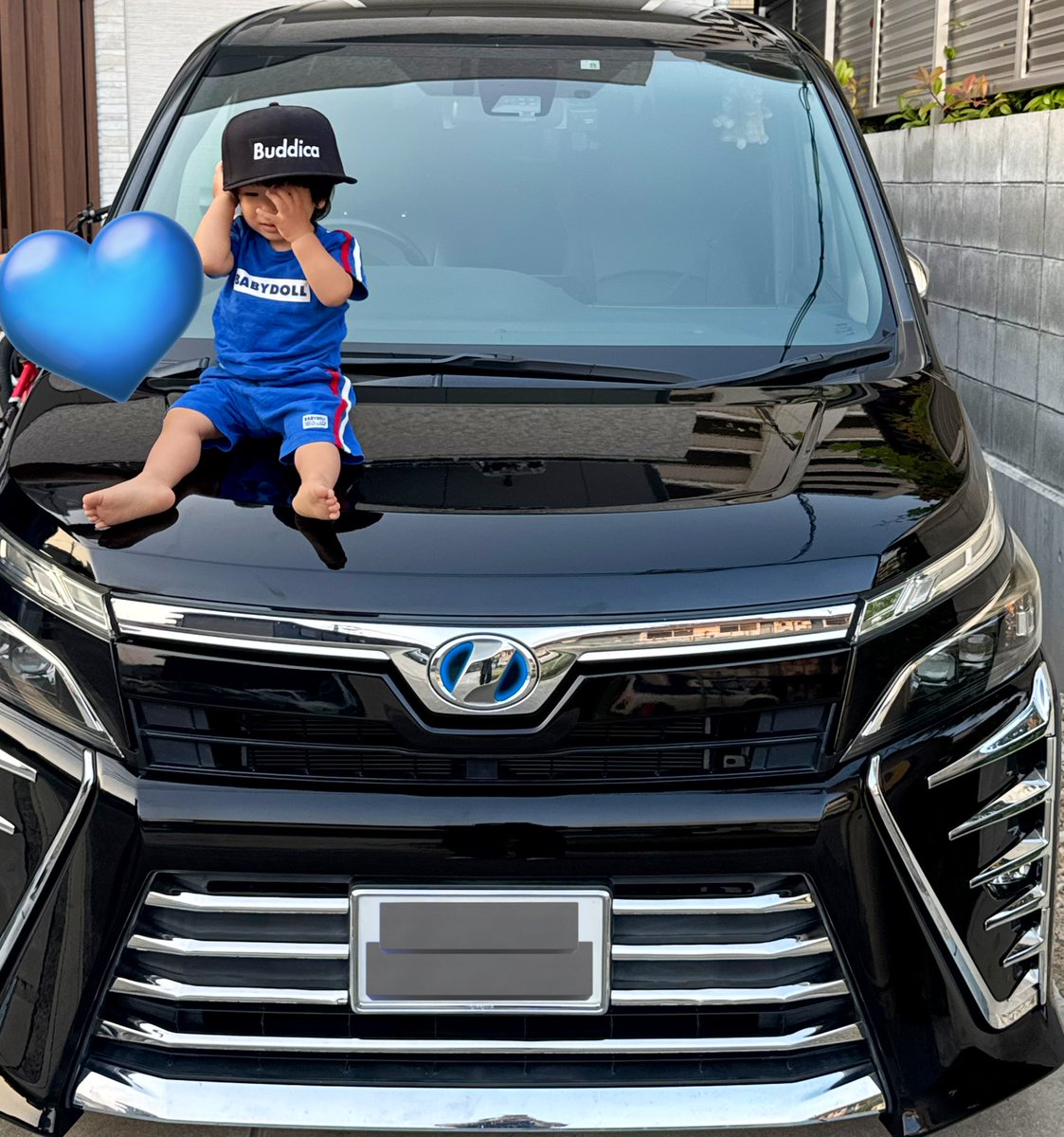 キレイに洗車後

友人にいただいたパーツで

愛車(バディ子)のイメージチェンジ。

、、、どっちも良いな☺️

子供の頃へ戻ったかのように、

【ワクワクしながら貼り付ける時間】が

1番の醍醐味なのかもしれない。

皆様、人生に愛車を。

#BUDDICA