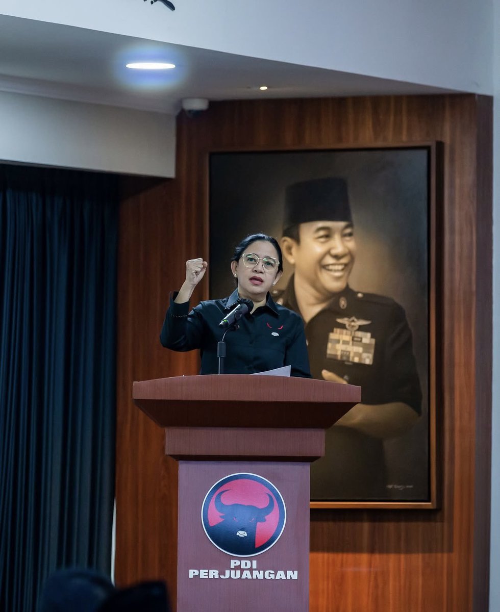 Dalam sejarah mungkin ada putih ada hitam, mungkin ada manis ada pahit, tapi apapun itu penulisan sejarah harus obyektif berbasis fakta dan data… 😊

Seperti kata Bung Karno: “Jas Merah, jangan sekali-kali meninggalkan sejarah…” ❤️ #PuanMaharani