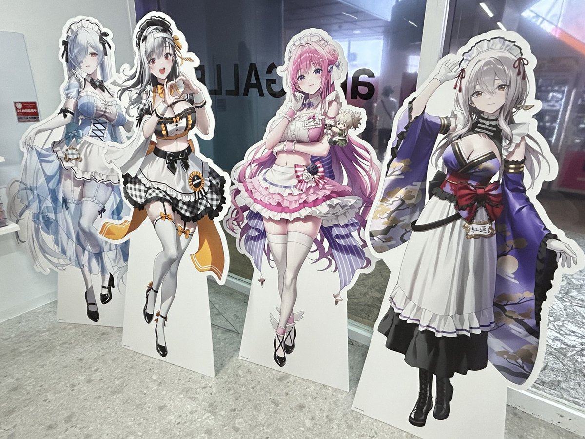 ao_koro's tweet photo. 名古屋のニケカフェ行ってきました。
今回の衣装みんな可愛すぎて好き！！
シンデレラ可愛いよシンデレラ！！

開催3日目にして物販購入特典のショッパーが終了しててとても悲しい🫠
 #NIKKEとandGALLERY https://t.co/F62FObw2DO