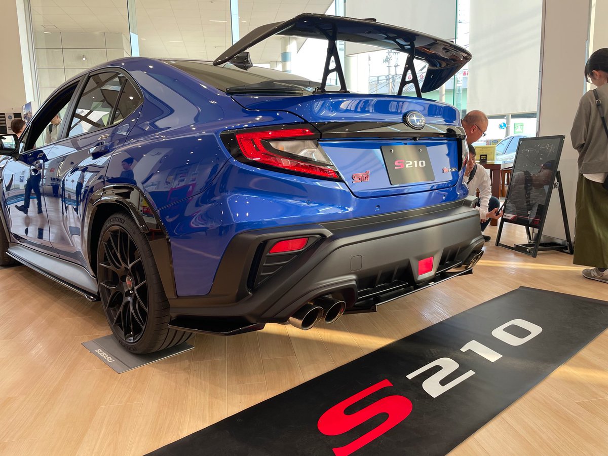 s210見てきた。
バケットシートかっこいいけど高過ぎ笑