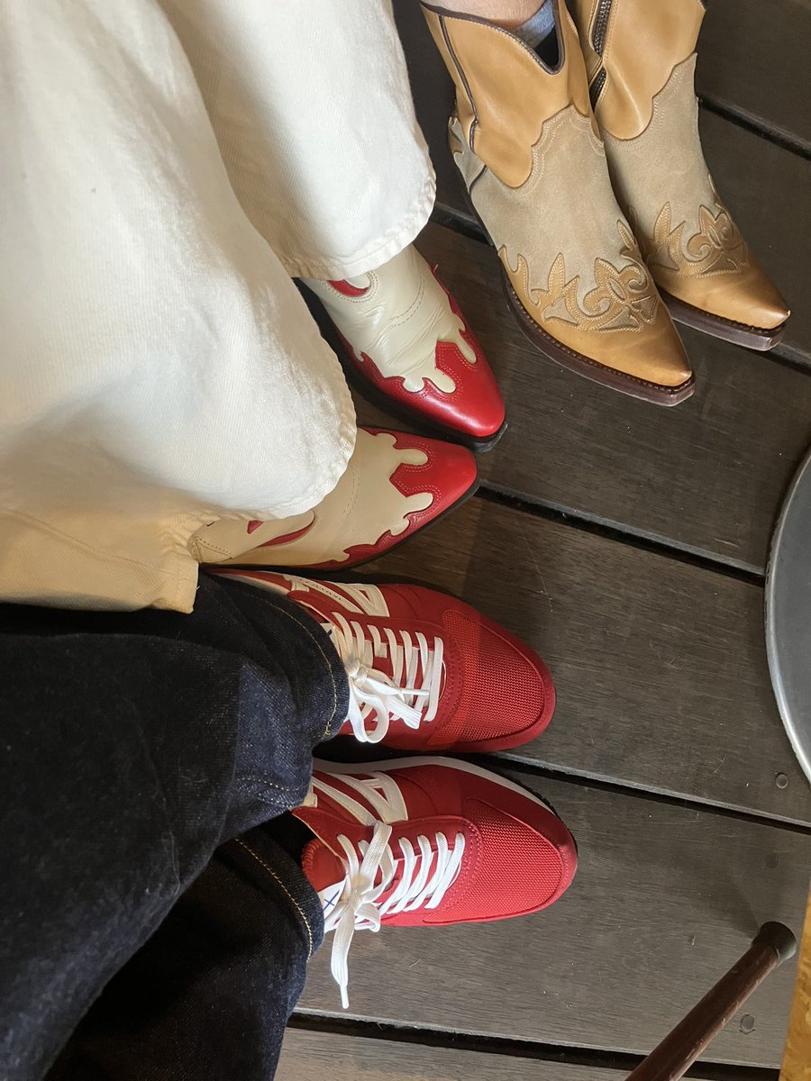 Oben meine Frau, in der Mitte meine Tochter, unten ich: Die Verwandtschaft sieht man, oder?