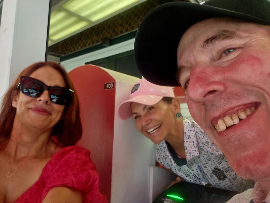 HeatherMammen's tweet image. Kentucky peeps at Saratoga because we don't see each other enough at he. 😂 #Belmont