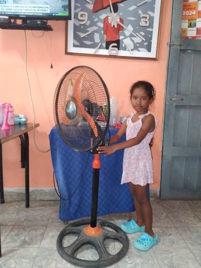 ELibertad43135's tweet photo. Institución Educativa Libertad con sus pioneros desde sus casas ayudando con el ahorro de ELECTRICIDAD.

@LeyanisOlivar16 
@Niurkagaca 
@educacion1010 
@YanetDyce
@YanetHzP
@DpeLaHabana 
@TatianaVieraHe3
`na https://t.co/laKqbcttAX