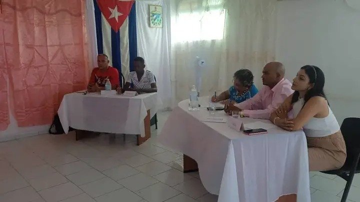 En el Consejo Popular de Carrera Larga, del municipio El Salvador, se realizaron los ejercicios de culminación de estudios de la carrera de Lic. en Contabilidad y Finanzas. La <a href="/UG_Cuba/">Universidad de Guantánamo</a> también está presente en el Plan Tuquino. #SeguimosAscendiendo #MiMoncadaGuantanamero