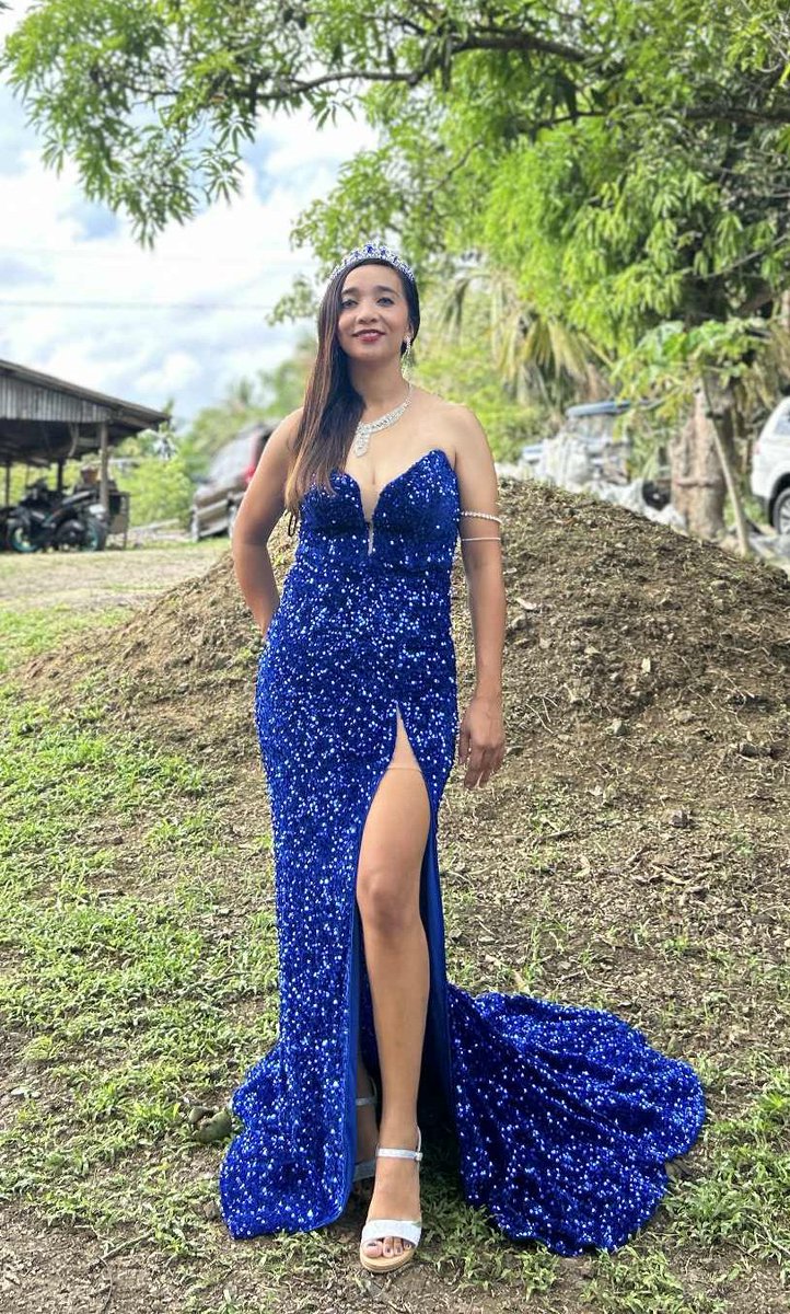 sarah_sinada's tweet photo. Blue 💙 https://t.co/CBPGbwwBsM