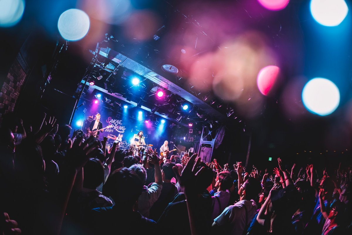SAKAE_SPRING's tweet image. 《NAGOYA CLUB QUATTRO》
なきごと(@_nakigoto_ )のライブが終演!
物語のように紡がれる言葉と、胸にそっと触れるようなメロディ。聴き手それぞれの記憶に重なりながら心を揺らすステージでした!
✨ポスタープレゼント企画実施中✨
詳しくは公式アプリへ!
#サカスプ2025 #zipfm…
