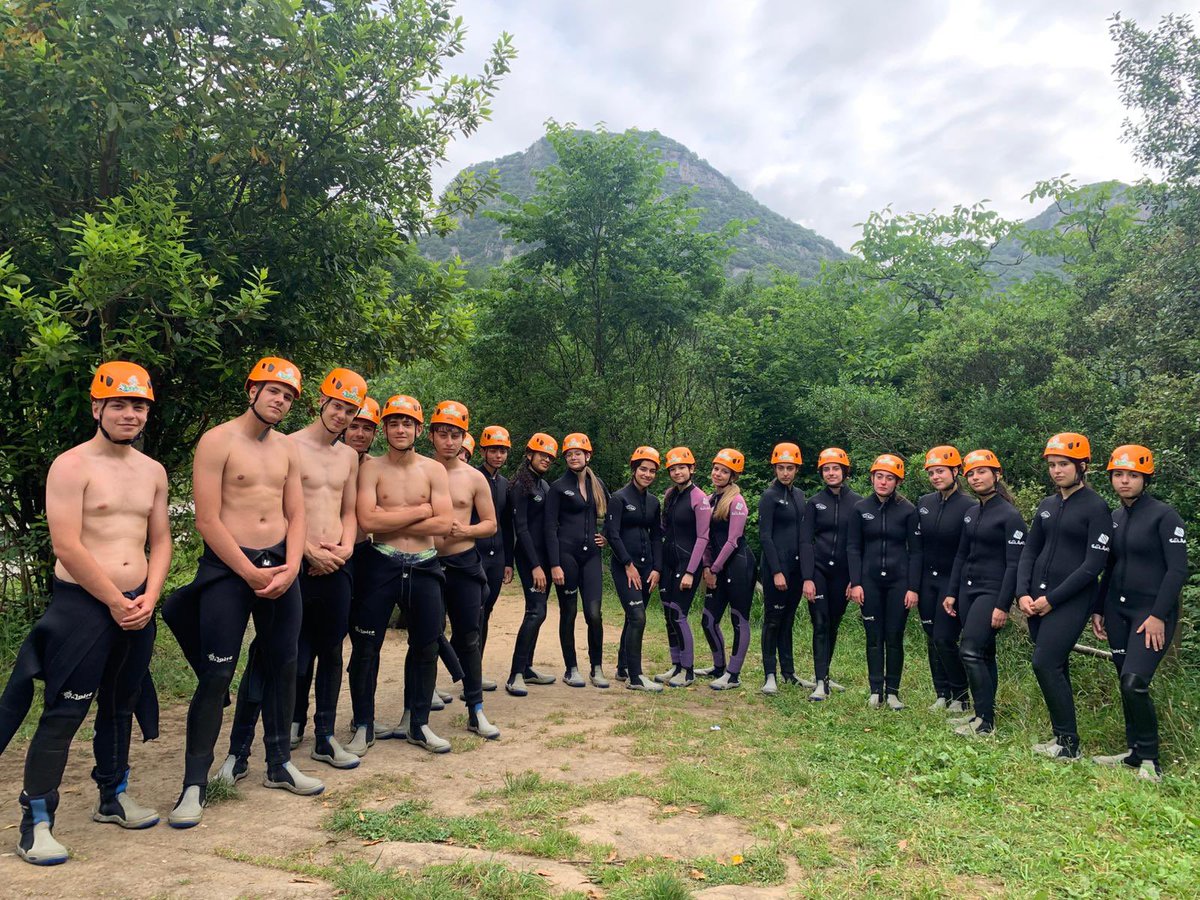 Cogiendo fuerzas para hacer barranquismo. Un buen desayuno y a subir o bajar un río por donde no es.
¡Vamos!
#TrinitariosSalamanca