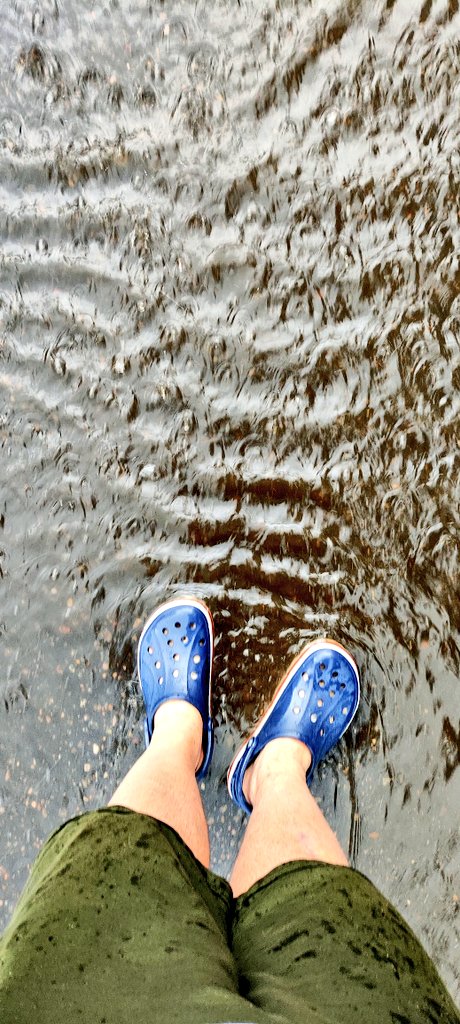 И вода по асфальту рекой