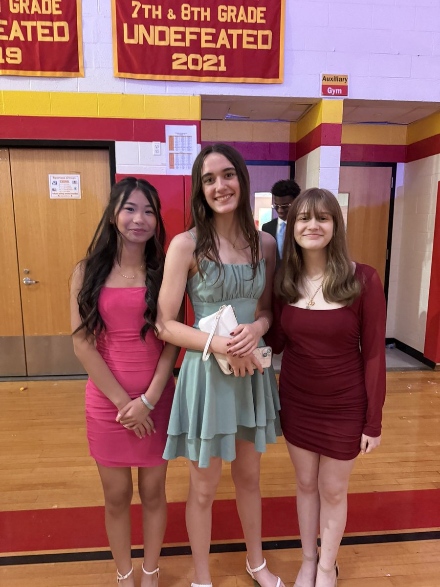 jrobbHPE's tweet photo. @SpringtonLakeMS 8th grade dance! Was a great time! https://t.co/udJxWY5UZp