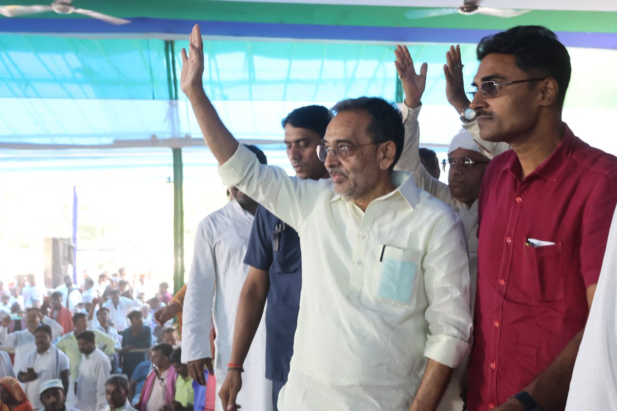 RLMofIndia's tweet photo. आरंभ है प्रचंड! 

मुज़फ्फरपुर के ऐतिहासिक क्लब मैदान में आयोजित संवैधानिक अधिकार परिसीमन सुधार महारैली में उमड़ा जनसैलाब अन्याय के खिलाफ जनता की हुंकार है।

माननीय श्री  @UpendraKushRLM जी के नेतृत्व में यह जनसैलाब अब चुप नहीं बैठेगा। जिस तरह आपातकाल में छीने गए अधिकारों को हमने वापस लिया, उसी तरह अब हम अपना संवैधानिक अधिकार – जनगणना आधारित परिसीमन – भी लेकर रहेंगे।

यह सिर्फ एक रैली नहीं, बल्कि बिहार से उठी नई चेतना की लहर है, जो संविधान की आत्मा को पुनर्स्थापित करने का संकल्प लेकर आगे बढ़ चली है।