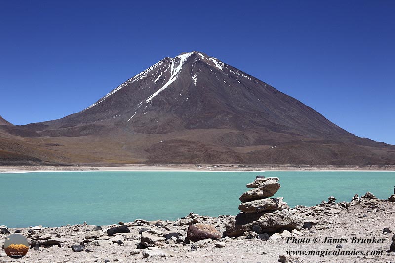 jamesbrunker's tweet image. Laguna Verde and the Licancabur #volcano in the SW corner of #Bolivia for #MountainMonday, available as #prints and on gifts here: james-brunker.pixels.com/featured/lican…
#BuyIntoArt #MondayMountains #mountainviews #peaks #mountains #lakes #Lipez #Atacama #altiplano #landscape #wallart