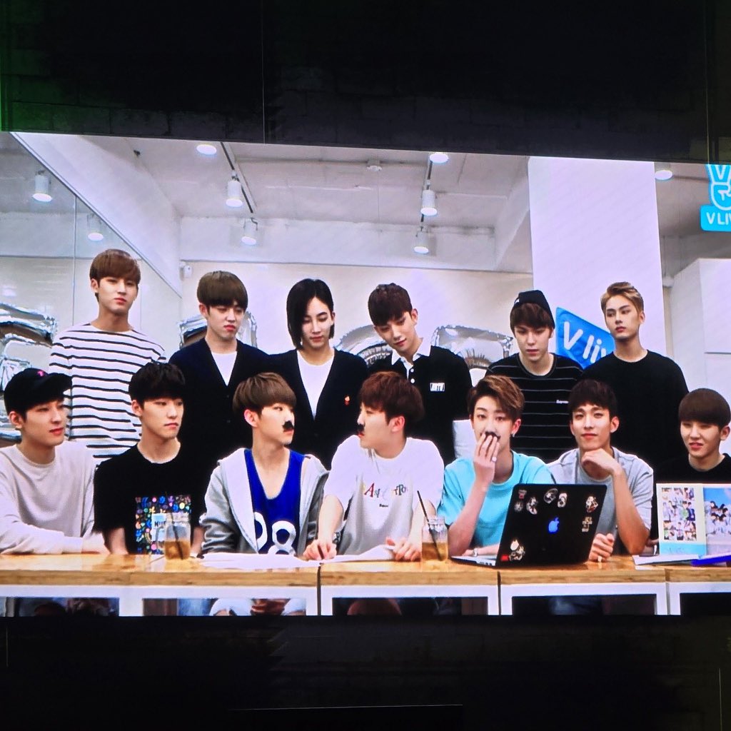 lunehoon's tweet image. oh? they watched their live from 2016 on what they expect for their 10th anniv 😭