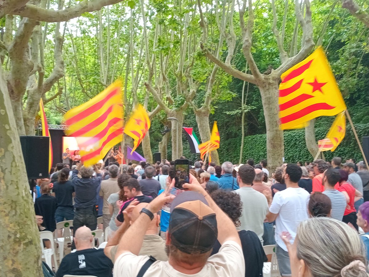 Jordi PL (@jordipl85) on Twitter photo Som l'independentisme històric. El de la nació sencera. El que hi és sempre. El que no renúncia. Som de la <a href="/cupnacional/">CUP Països Catalans</a>
Terra | Futur | Llibertat Som l'independentisme històric. El de la nació sencera. El que hi és sempre. El que no renúncia. Som de la <a href="/cupnacional/">CUP Països Catalans</a>
Terra | Futur | Llibertat