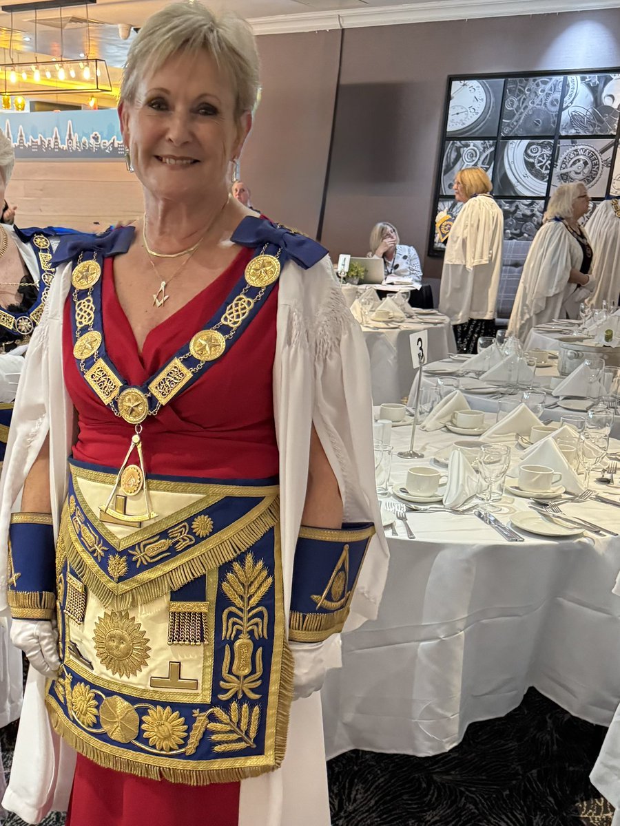 OrderWomen's tweet image. A fantastic weekend for 100’s of @OrderWomen members attending the enthronement ceremony of our new Grand Master, Most Worshipful Brother Jean Michele Knight. #freemasonry @UGLE_GrandLodge